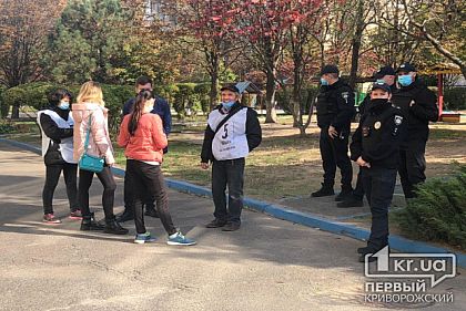 Криворожане вызвали полицию из-за 5 вопросов президента Зеленского во время выборов