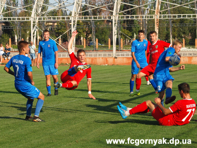 Криворожский «Горняк» обыграл никопольских футболистов