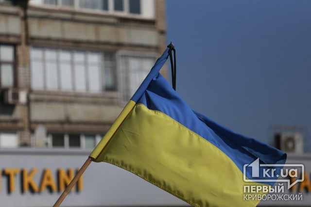 Пам’ятаємо: у Кривому Розі оновили борд із фото полеглих за незалежність України військовослужбовців