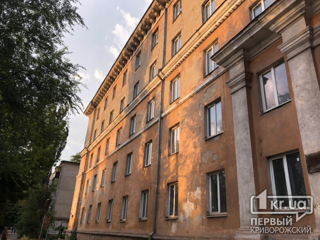 В центре Кривого Рога 27 лет пустует здание общежития на 553 человек
