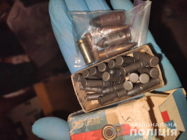Наркотики и боеприпасы изъяли полицейские дома у криворожанки