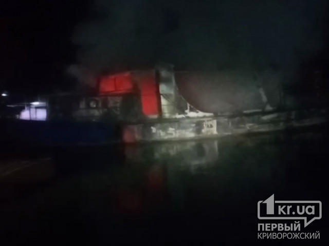 По факту пожара на катере «Анна» криворожские полицейские открыли уголовное дело
