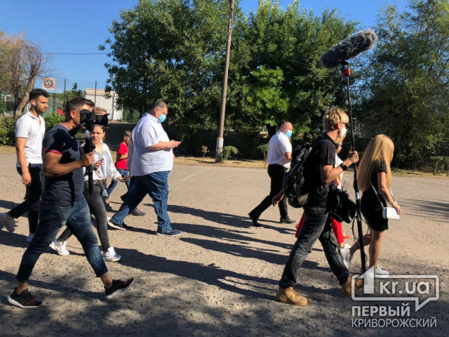 Онлайн: Владимир Зеленский без СМИ проинспектировал криворожский стадион «Металлург»
