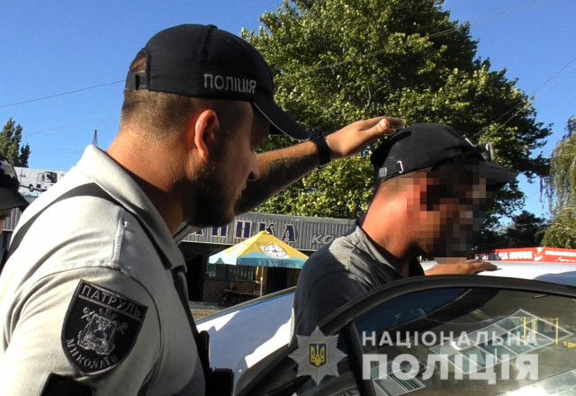 Полицейские задержали пьяного криворожанина, «заминировавшего» рейсовый автобус и легковушку в Николаевской области