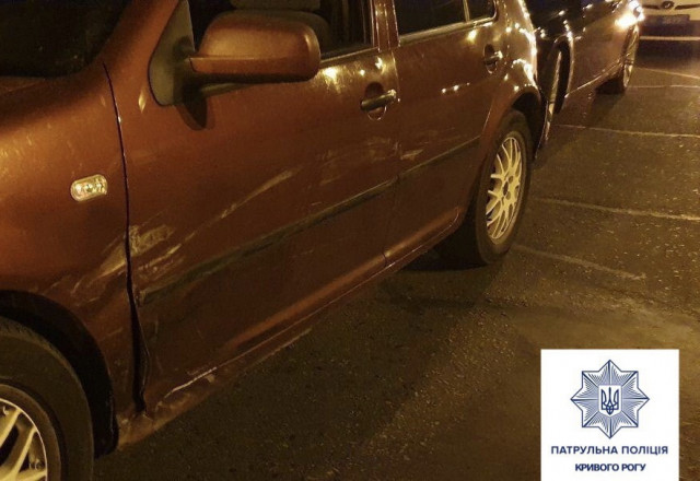 Водитель на Volkswagen в Кривом Роге врезался в BMW и скрылся с места аварии