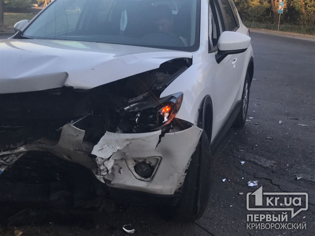 ДТП в Кривом Роге: водитель Skoda нарушил ПДД и пострадал в аварии