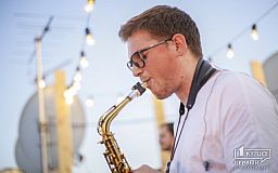 Віртуозну гру на саксофоні від Andrey Chmut Band криворіжці можуть послухати на Jazz-вечірці