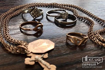 Криворожанин, который отобрал у девушки золотые цепочки, отсидит в тюрьме 5 лет