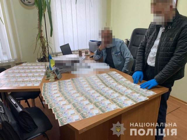 Требовал 50 тысяч гривен взятки за сертификат на маски для медиков, - криворожские правоохранители задержали подозреваемого во взяточничестве