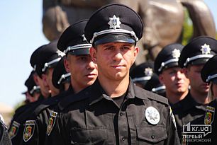 Криворожанина, который пистолетом угрожал маршрутчику, задержал патрульный на выходном