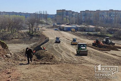 В Кривом Роге между Солнечным и Юбилейной работают над «сэндвичем»