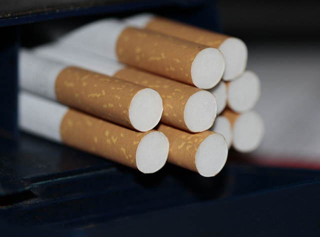 В Кривом Роге женщина продавала контрафактные сигареты
