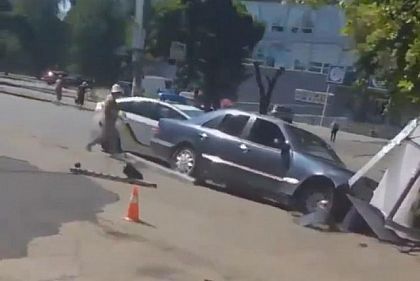 Что известно о состоянии криворожан, в которых на тротуаре влетела легковушка