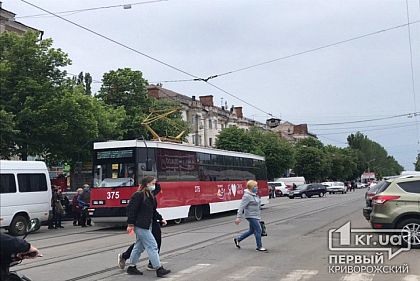 На 405 криворожан за переход дороги в неположенном месте патрульные составили материалы