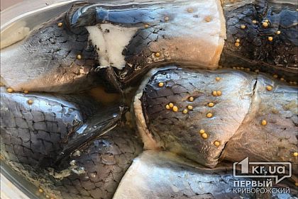 В Кривом Роге от ботулизма умерла женщина, которая съела домашнюю соленую рыбу