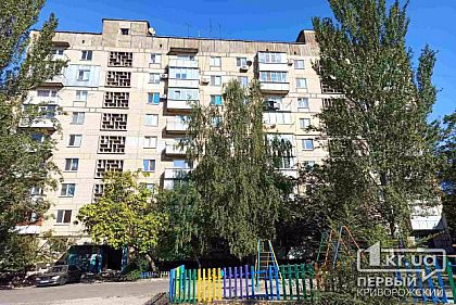 На входе в многоэтажку образовалась трещина, жители дома обеспокоены