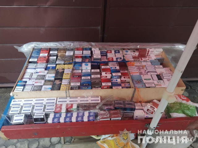 Полицейские изъяли у криворожанина почти тысячу пачек сигарет