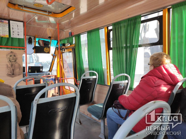 Криворожскому маршрутчику суд сделал замечание за перевозку пассажиров без спрецпропусков