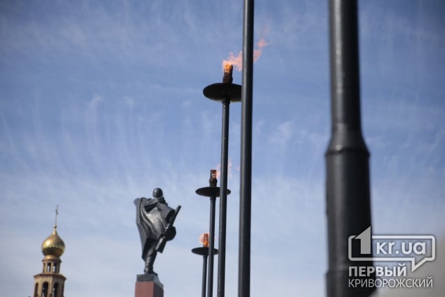 В День Победы в Кривом Роге торжественно зажгли огонь вечной славы