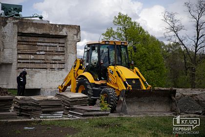 Более миллиона гривен в Кривом Роге потратят на ремонт памятника защитникам плотины КРЭС