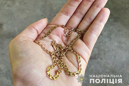 Криворожанин сорвал с женщины украшения, за это он сядет в тюрьму