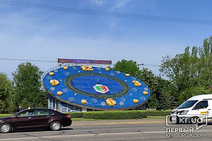 В Кривом Роге начали ремонтировать цветочные часы