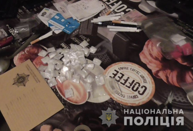 Закладывал наркотики: в Павлограде полицейские задержали криворожанина, который продавал метадон и амфетамин