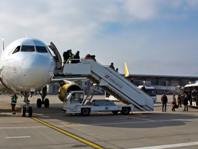 Меры предосторожности: в аэропортах Украины пассажиров самолетов из Китая будут спрашивать о самочувствии