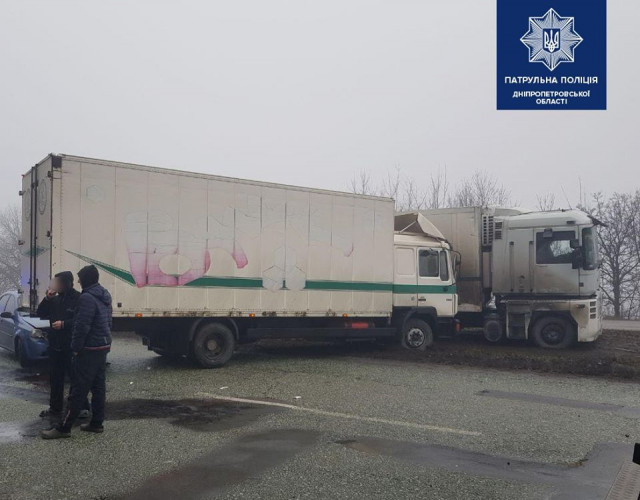 На трассе между Кривым Рогом и Днепром в ДТП попали 7 авто
