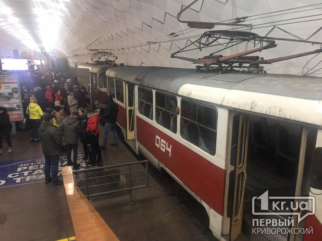 Из-за поломки из скоростного трамвая в Кривом Роге высадили пассажиров