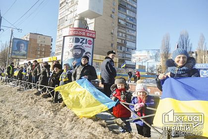 Маємо достатньо історичного досвіду, щоб вчитися на своїх помилках, - криворізький музикант про День Соборності України