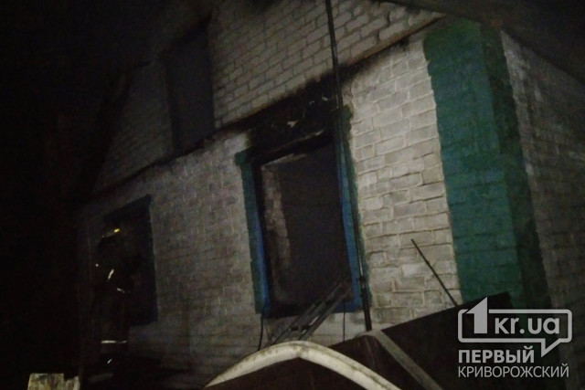 Обугленный труп пенсионерки пожарные обнаружили под завалами сгоревшего дома недалеко от Кривого Рога