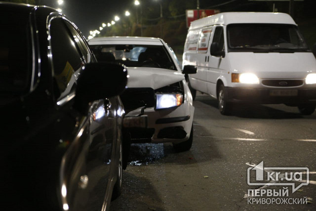 Lexus и Skoda попали в ДТП недалеко от 95 квартала