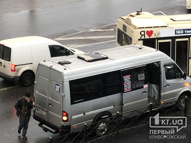 Коммунальный автобус и маршрутка столкнулись в Кривом Роге