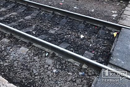 Криворожанин попал под поезд, ему отрезало конечности