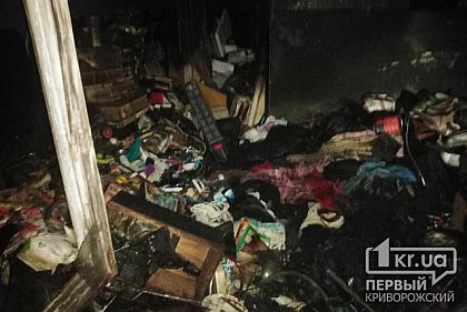 Пожарные на руках вынесли криворожского пенсионера из пылающей квартиры