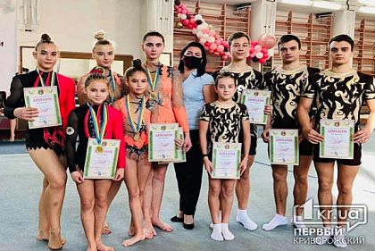На выходных в Кривом Роге прошел чемпионат города по акробатике