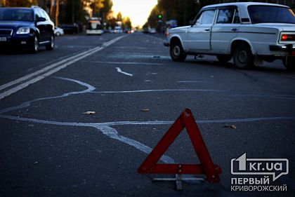 В Кривом Роге женщина угодила под колёса авто