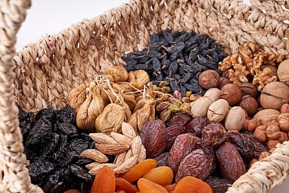 Орехи и сухофрукты: польза для здоровья