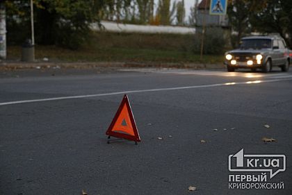 Возле остановки столкнулись маршрутка и микроавтобус