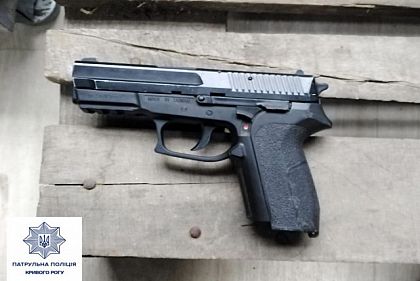 С пистолетом в руках криворожанка хотела решить конфликт с сестрой