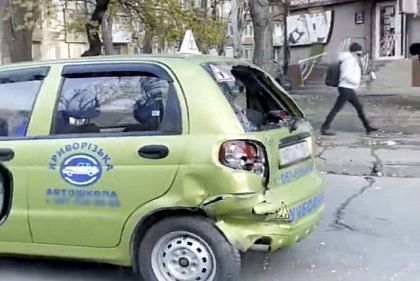 Машина автошколы и грузовик попали в ДТП