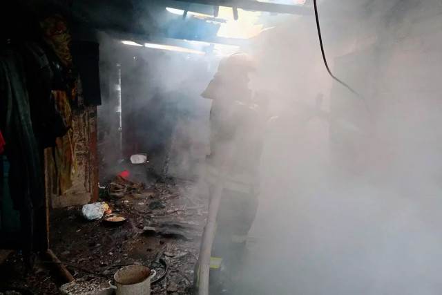 Пожежа на Дніпропетровщині: рятувальники ліквідували пожежу у літній кухні