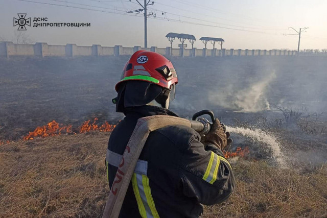 Протягом доби рятувальники ліквідували 81 пожежу в екосистемах Дніпропетровщини
