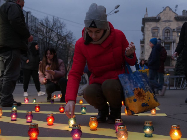 Криворожане почтили память погибших в Мариуполе