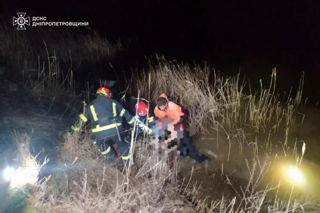 У Криворізькому районі рятувальники дістали тіло чоловіка з водоймища