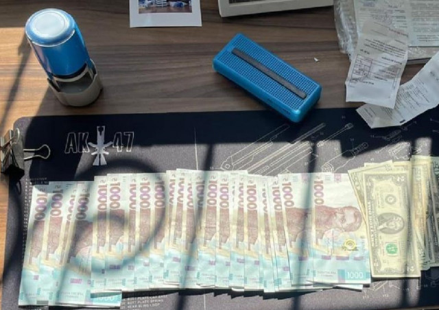 Збирали данину з держлабораторій: на Дніпропетровщині викрили корупційну схему