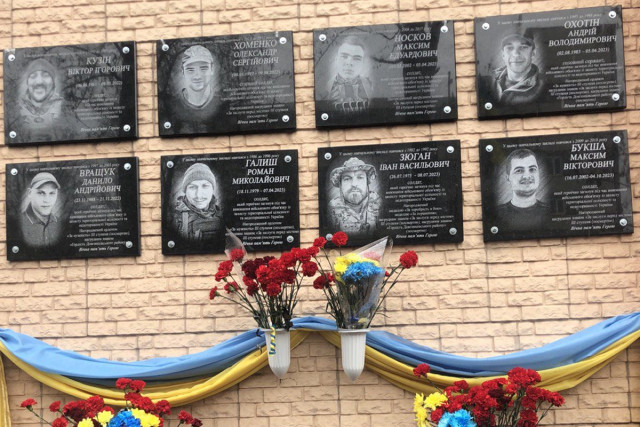 В Кривом Роге открыли мемориальные доски в честь восьми погибших защитников