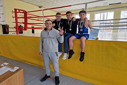 Криворожане одержали победы на чемпионате области по боксу