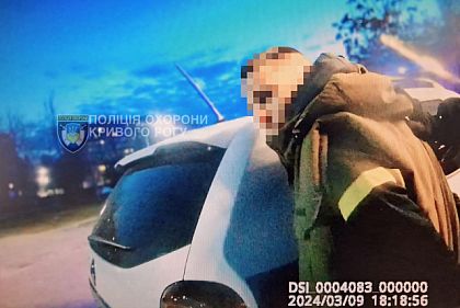 Поліція охорони Кривого Рогу затримали хулігана в кафе